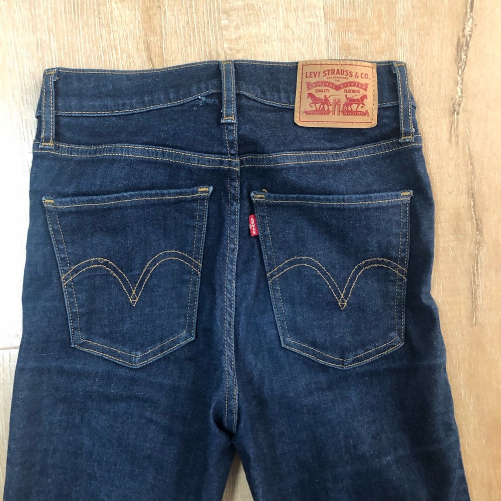 Levi’s high waisted skinny straight fit jeans 26
